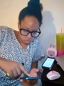 Snapshot of madamsensuale chatting on 15, 1, 2025 madamsensuale online show from 15, 1, 2025