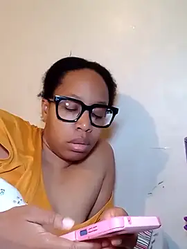 Snapshot of madamsensuale chatting on 9, 2, 2025 madamsensuale online show from 9, 2, 2025