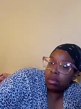 Snapshot of madamsensuale chatting on 7, 1, 2025 madamsensuale online show from 7, 1, 2025