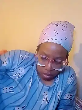 Snapshot of madamsensuale chatting on 7, 1, 2025 madamsensuale online show from 7, 1, 2025