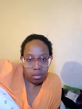 Snapshot of madamsensuale chatting on 2, 3, 2025 madamsensuale online show from 2, 3, 2025