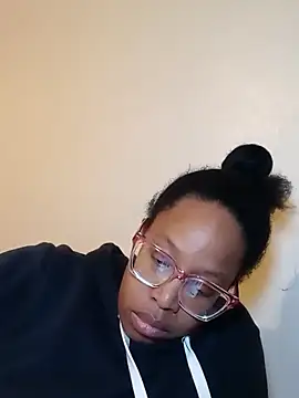 Snapshot of madamsensuale chatting on 25, 2, 2025 madamsensuale online show from 25, 2, 2025