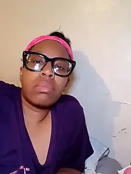 Snapshot of madamsensuale chatting on 22, 3, 2025 madamsensuale online show from 22, 3, 2025