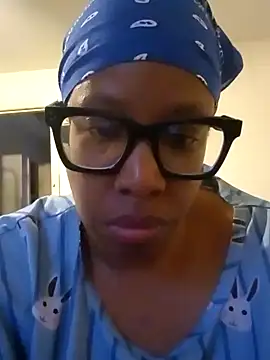 Snapshot of madamsensuale chatting on 30, 12, 2024 madamsensuale online show from 30, 12, 2024