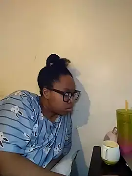 Snapshot of madamsensuale chatting on 3, 1, 2025 madamsensuale online show from 3, 1, 2025