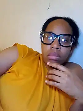 Snapshot of madamsensuale chatting on 4, 2, 2025 madamsensuale online show from 4, 2, 2025