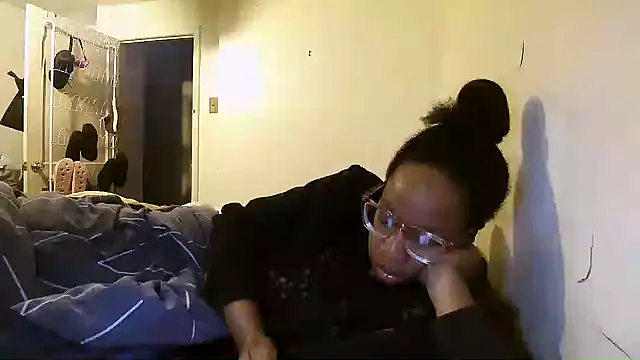 Snapshot of madamsensuale chatting on 14, 3, 2025 madamsensuale online show from 14, 3, 2025