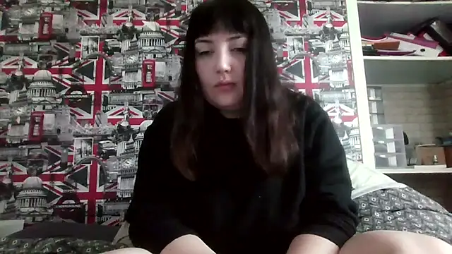 Snapshot of Lynylou chatting on 13, 10, 2025 Lynylou online show from 13, 10, 2025