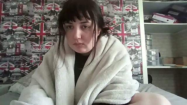 Snapshot of Lynylou chatting on 6, 11, 2025 Lynylou online show from 6, 11, 2025