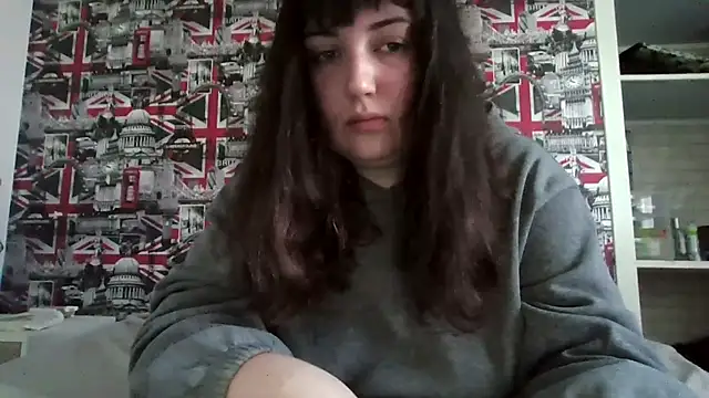 Snapshot of Lynylou chatting on 2, 12, 2025 Lynylou online show from 2, 12, 2025