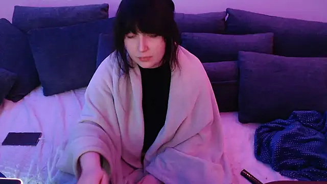 Lynylou online show from 6, 1, 2025