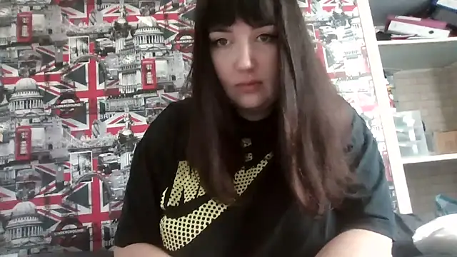 Snapshot of Lynylou chatting on 2, 11, 2025 Lynylou online show from 2, 11, 2025