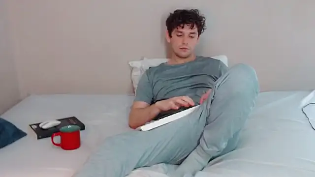 Snapshot of Elio555 chatting on 2, 2, 2025 Elio555 online show from 2, 2, 2025