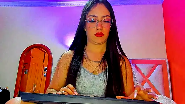 Sophia-Miller online show from 5, 12, 2024