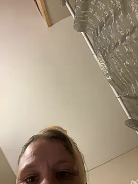 SnowBunny6992 online show from 4, 7, 2026