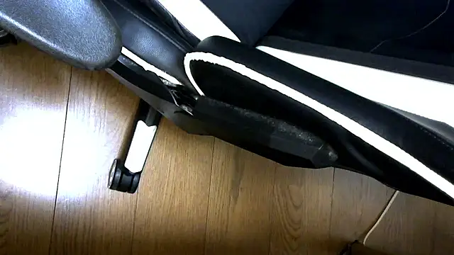 Snapshot of AKI09aki chatting on 16, 11, 2025 AKI09aki online show from 16, 11, 2025