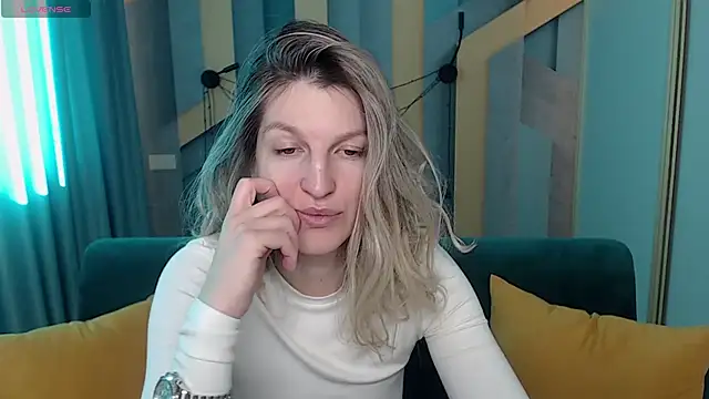EmilyWalkeri online show from 3, 3, 2026