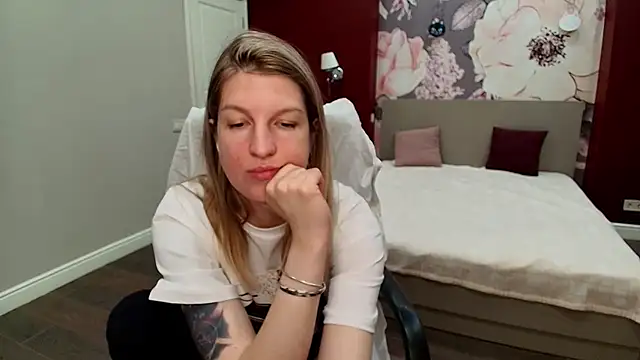 EmilyWalkeri online show from 7, 5, 2026