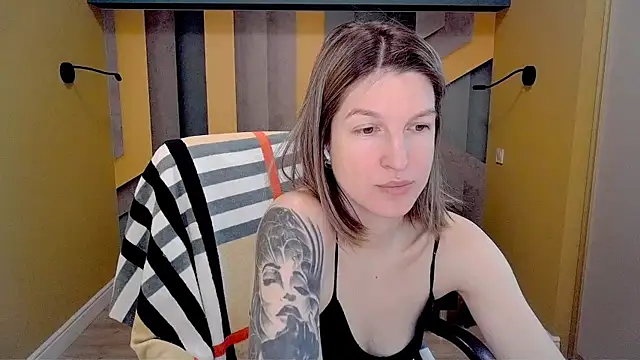 EmilyWalkeri online show from 24, 2, 2025