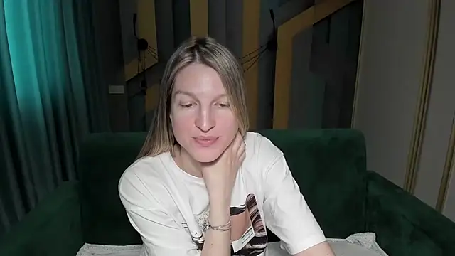 EmilyWalkeri online show from 13, 5, 2026