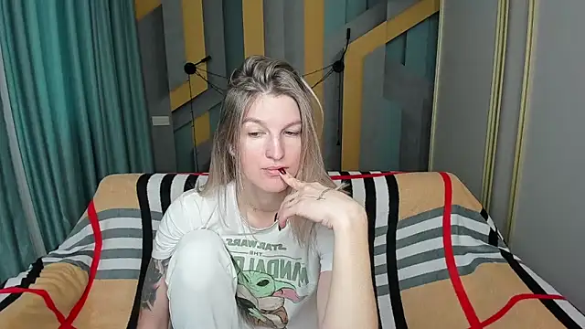 EmilyWalkeri online show from 3, 12, 2025