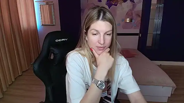 EmilyWalkeri online show from 12, 6, 2026