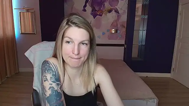 EmilyWalkeri online show from 27, 5, 2026