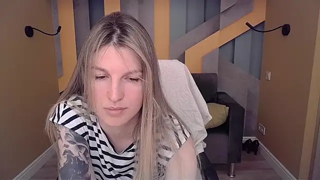 EmilyWalkeri online show from 14, 6, 2026