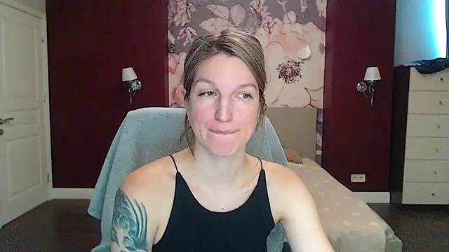 EmilyWalkeri online show from 22, 1, 2025