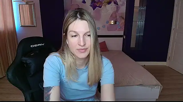 EmilyWalkeri online show from 17, 6, 2026