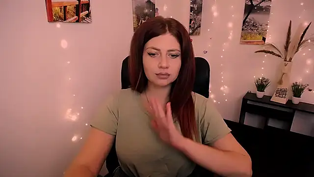 Snapshot of Lizzy_Love chatting on 15, 9, 2025 Lizzy Love online show from 15, 9, 2025