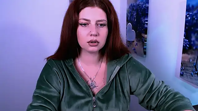 Snapshot of Lizzy_Love chatting on 8, 10, 2025 Lizzy Love online show from 8, 10, 2025