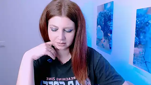 Snapshot of Lizzy_Love chatting on 13, 11, 2025 Lizzy Love online show from 13, 11, 2025