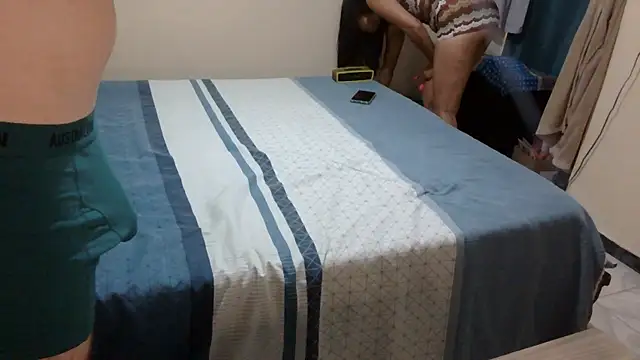 CrazyFrench2 online show from 24, 10, 2025