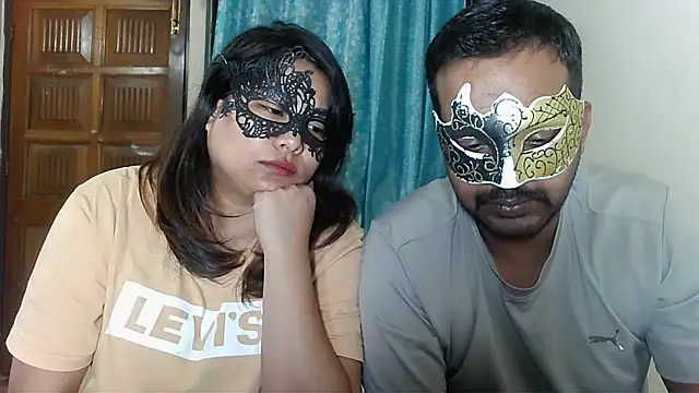 Snapshot of Cutehornycouples chatting on 8, 10, 2025 Cutehornycouples online show from 8, 10, 2025