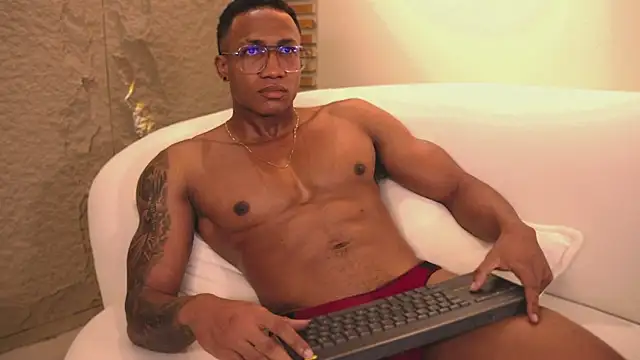 Logan Varela online show from 4, 3, 2025