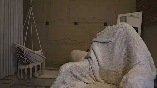 Logan Varela online show from 28, 2, 2026