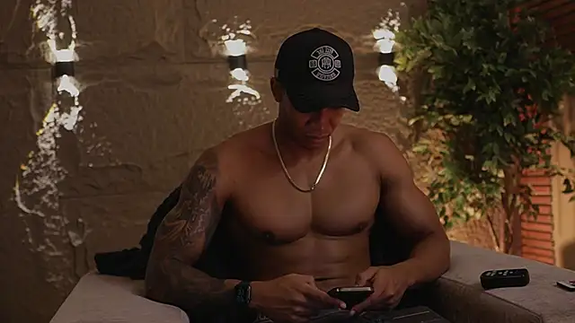 Logan Varela online show from 27, 11, 2025