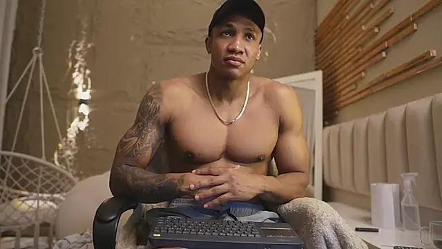 Logan Varela online show from 5, 4, 2026