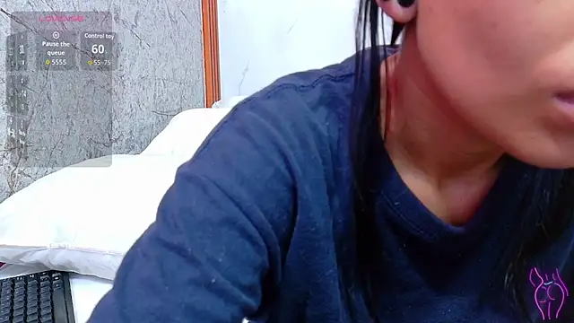 yourcuteneighbourr online show from 17, 7, 2026