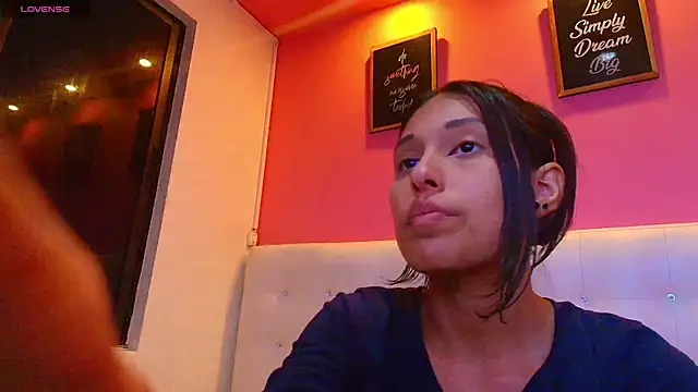 yourcuteneighbourr online show from 18, 2, 2025
