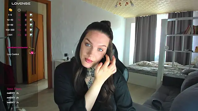 AizaRose online show from 15, 4, 2026