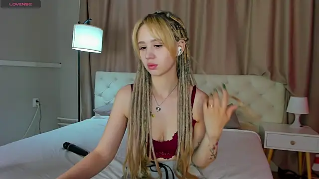Snapshot of Valerie_Woods chatting on 19, 6, 2026 Valerie Woods online show from 19, 6, 2026