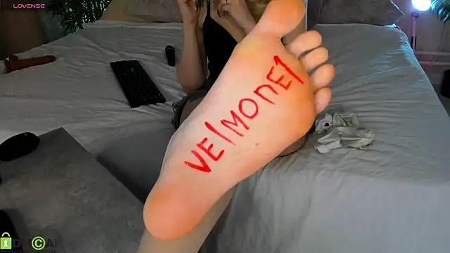 Valerie Woods online show from 4, 6, 2026
