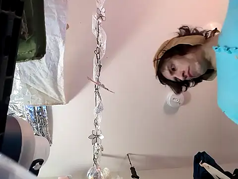 gurlnips online show from 14, 2, 2025