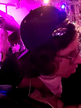 gurlnips online show from 20, 3, 2025
