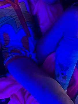 gurlnips online show from 3, 12, 2025