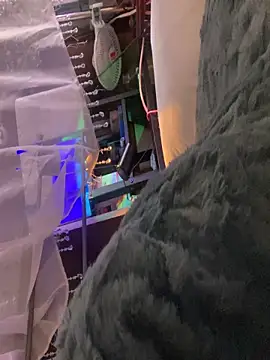 gurlnips online show from 2, 12, 2025