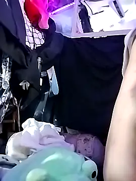 gurlnips online show from 10, 4, 2026