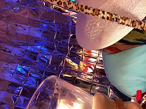gurlnips online show from 14, 2, 2025